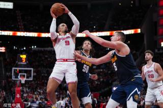 他可以借助 他可以借助